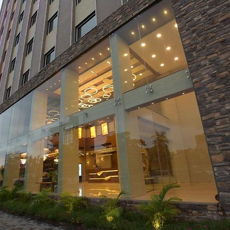 Hotel H - Sandhill Hotels Private Limited อานันด์ ภายนอก รูปภาพ