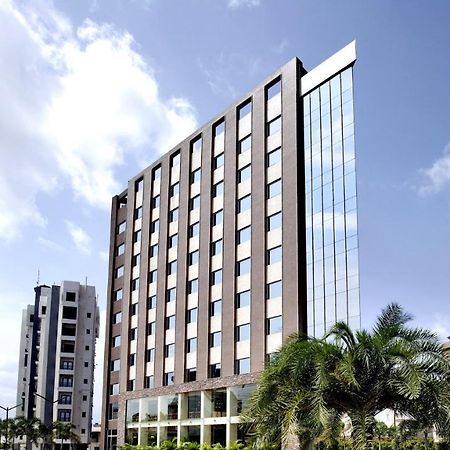 Hotel H - Sandhill Hotels Private Limited อานันด์ ภายนอก รูปภาพ