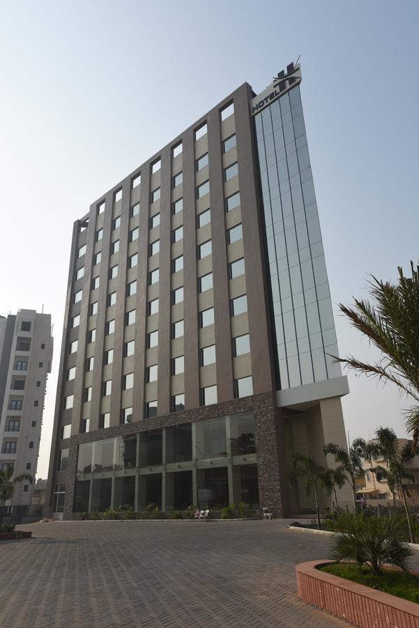 Hotel H - Sandhill Hotels Private Limited อานันด์ ภายนอก รูปภาพ