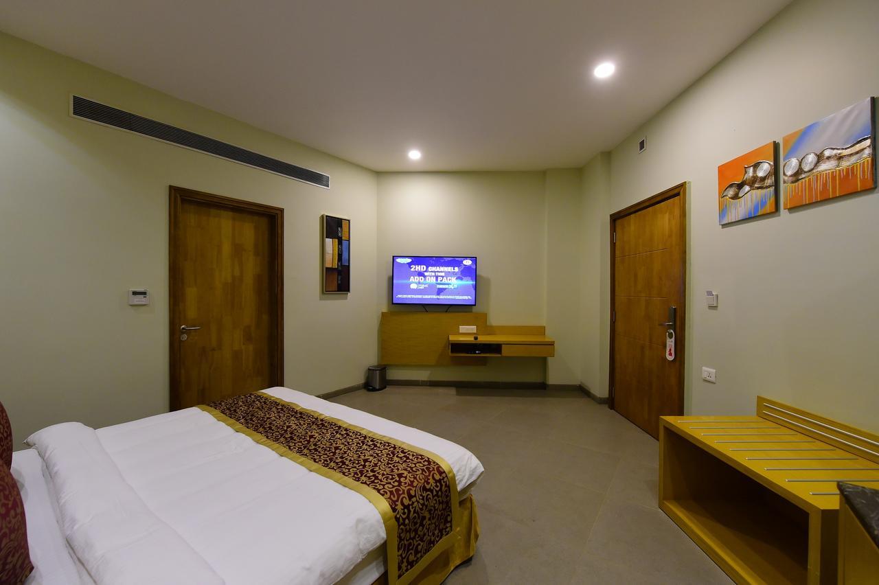 Hotel H - Sandhill Hotels Private Limited อานันด์ ภายนอก รูปภาพ