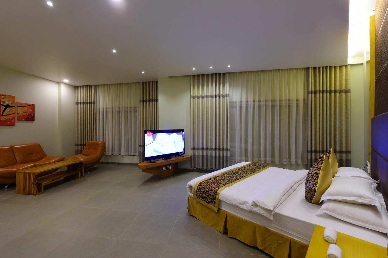 Hotel H - Sandhill Hotels Private Limited อานันด์ ภายนอก รูปภาพ