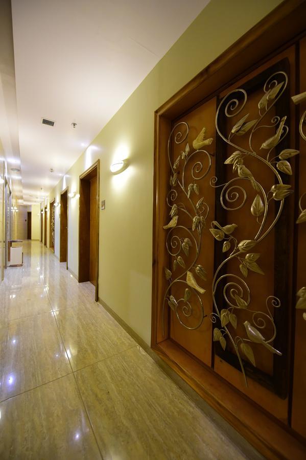 Hotel H - Sandhill Hotels Private Limited อานันด์ ภายนอก รูปภาพ