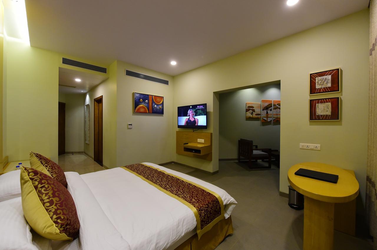 Hotel H - Sandhill Hotels Private Limited อานันด์ ภายนอก รูปภาพ