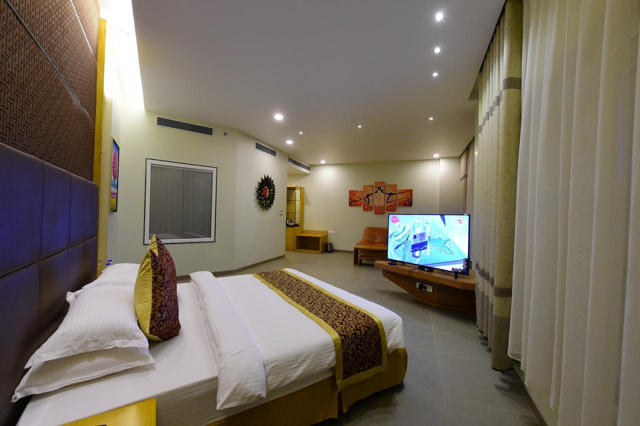 Hotel H - Sandhill Hotels Private Limited อานันด์ ภายนอก รูปภาพ