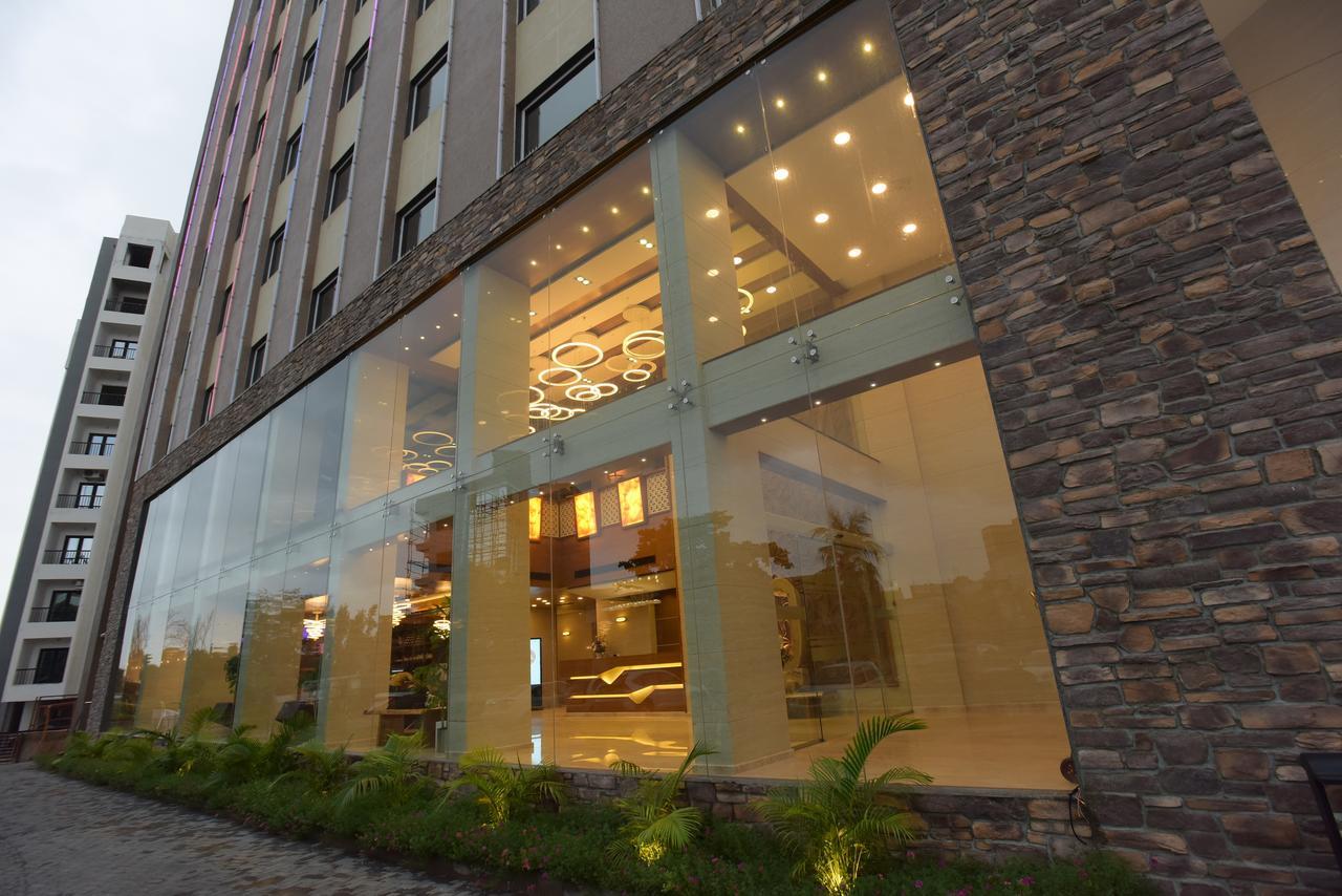 Hotel H - Sandhill Hotels Private Limited อานันด์ ภายนอก รูปภาพ