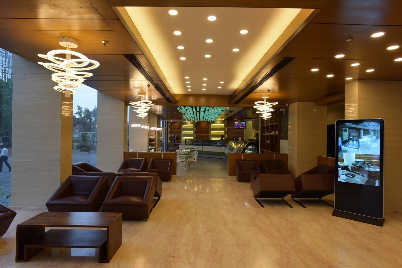 Hotel H - Sandhill Hotels Private Limited อานันด์ ภายนอก รูปภาพ
