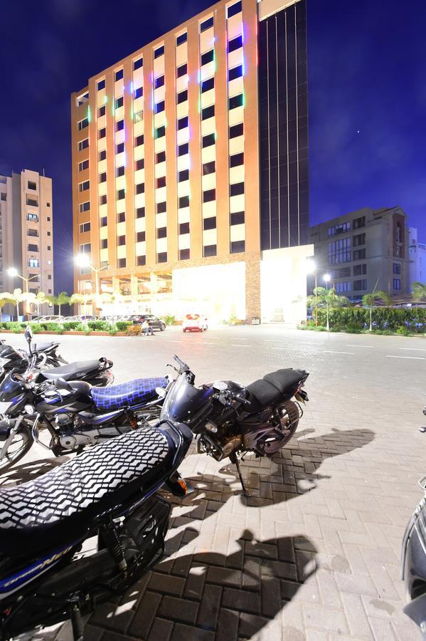 Hotel H - Sandhill Hotels Private Limited อานันด์ ภายนอก รูปภาพ