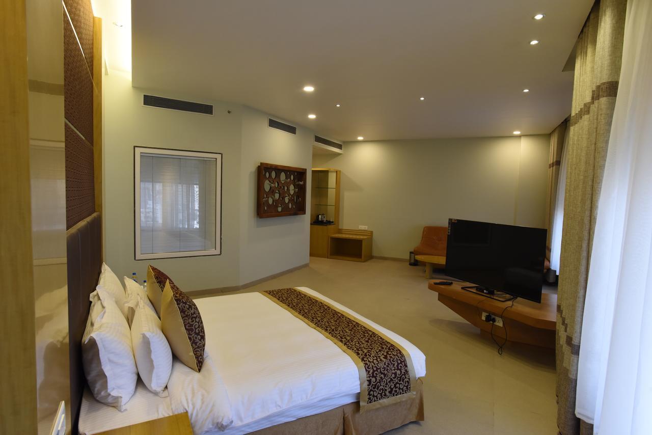 Hotel H - Sandhill Hotels Private Limited อานันด์ ภายนอก รูปภาพ