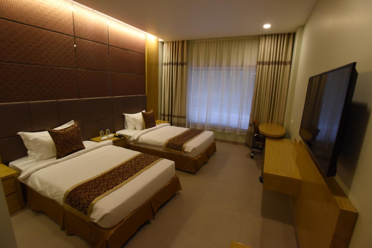 Hotel H - Sandhill Hotels Private Limited อานันด์ ภายนอก รูปภาพ
