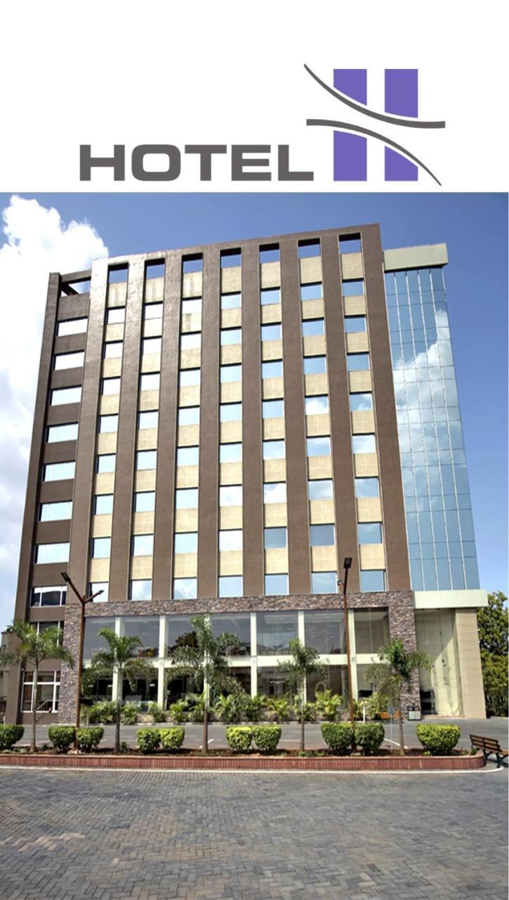 Hotel H - Sandhill Hotels Private Limited อานันด์ ภายนอก รูปภาพ
